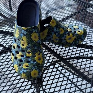 Easy Spirit Floral Clogs with Yellow and Blue Accents